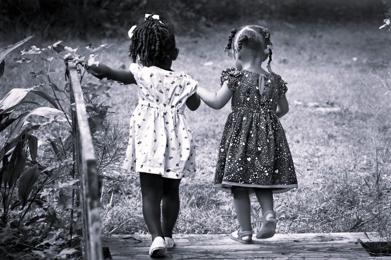 kids therapy bw